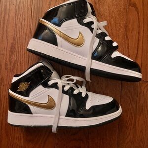 Nike Black and White Sneakers